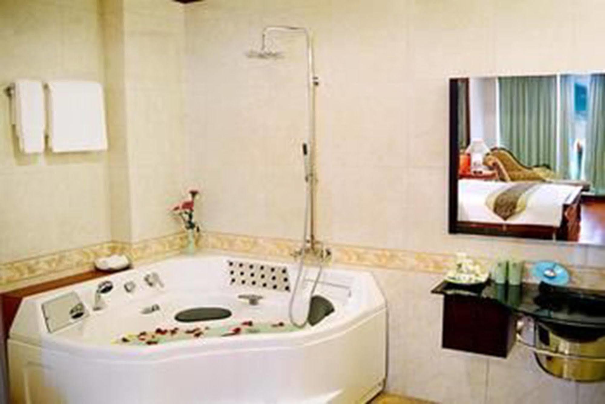 Grand Ha Long Hotel Esterno foto